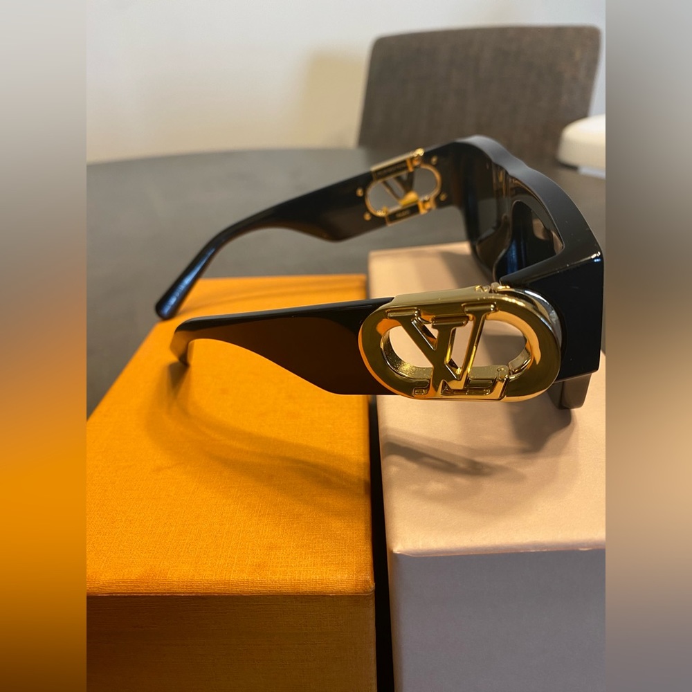 SOLD!!!! SOLD!!! LV Link sunglasses. Beautiful!